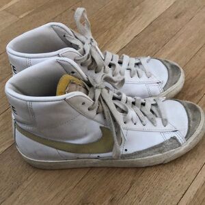 Nike Blazer Mid size 7